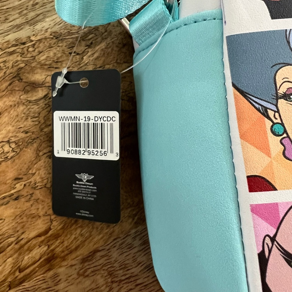 Disney Princesses and Villains Expressions Crossbody Bag New NWT - Picture 3 of 5